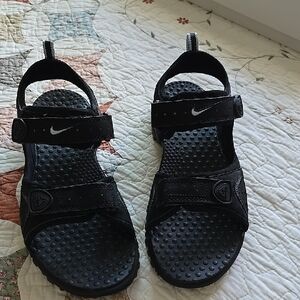 NIKI Black Athletic Sandals Size 7